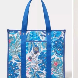 NWT Lilly Pulitzer Originals Tote. Color: Breezy Aqua Best Fronds Forever.
